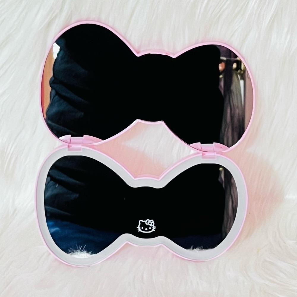 Hello Kitty Bow LED Compact Mirror (Large) - Picture 10 of 11